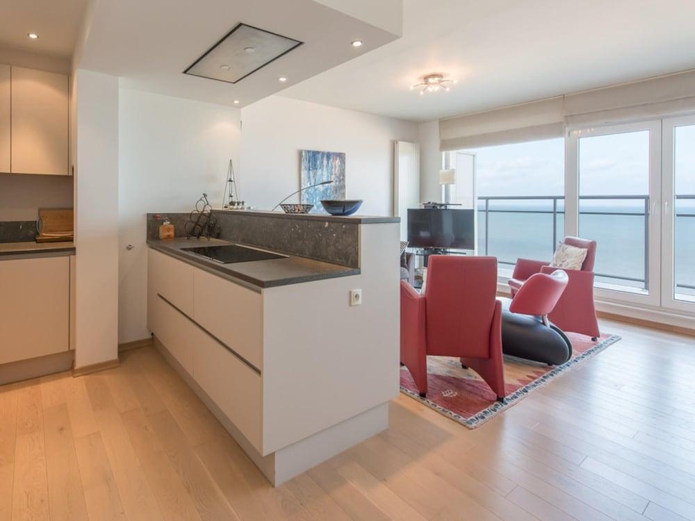 Tasteful Apartment Near the Beach