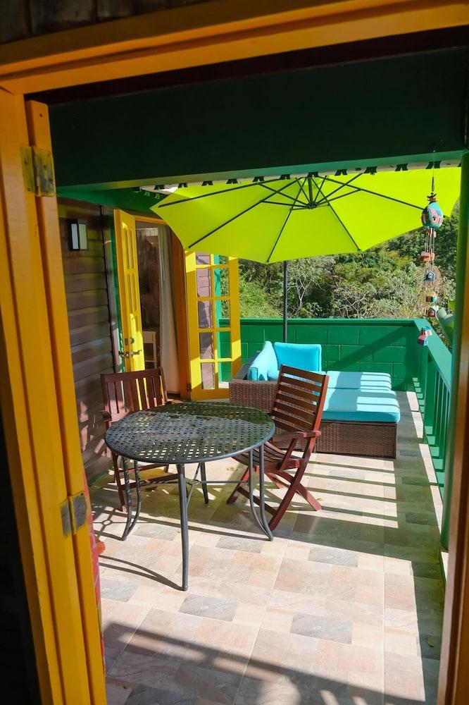 Turtle Point Bequia - 4 B R Villa w Staff