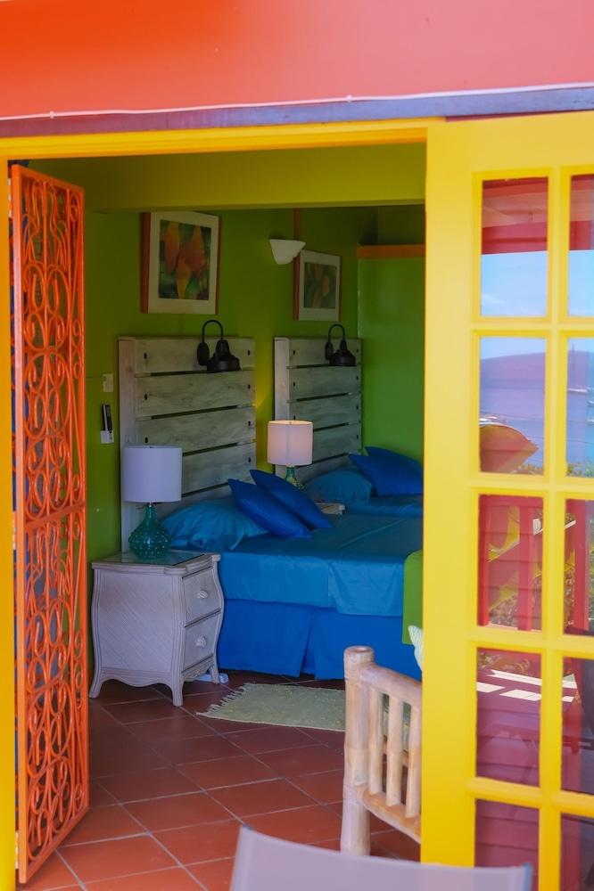 Flamingo Bequia - 4 B R Villa Including Cottage