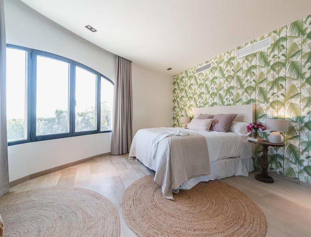 Superb Villa With Private Lagoon Pool