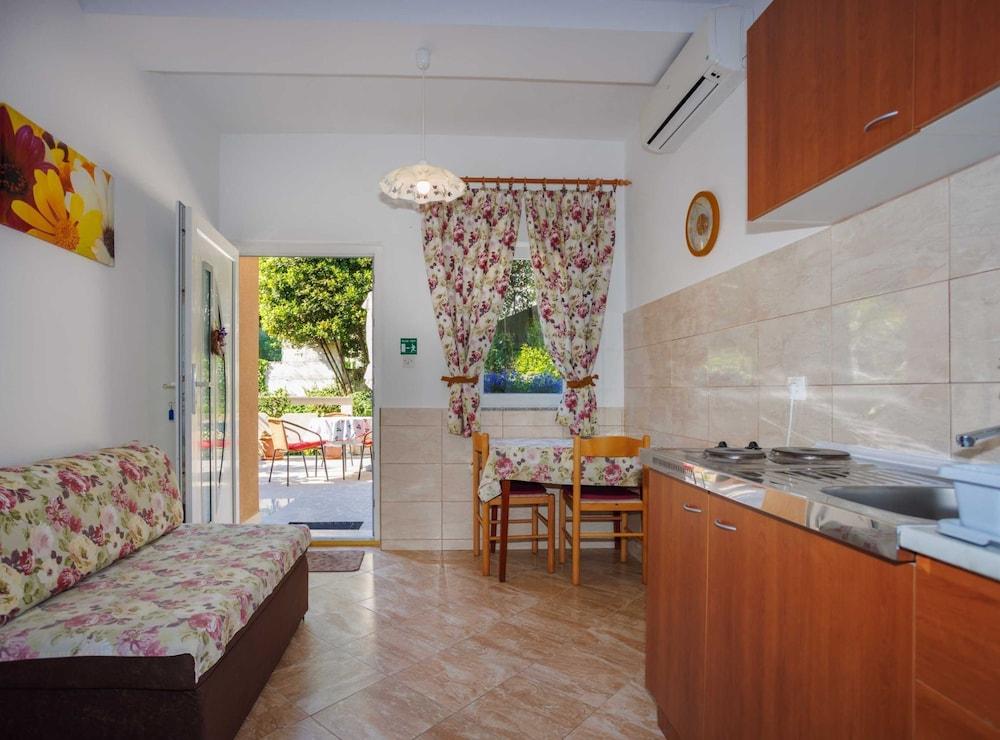 Beachfront Cozy Krk Apartment With Balcony