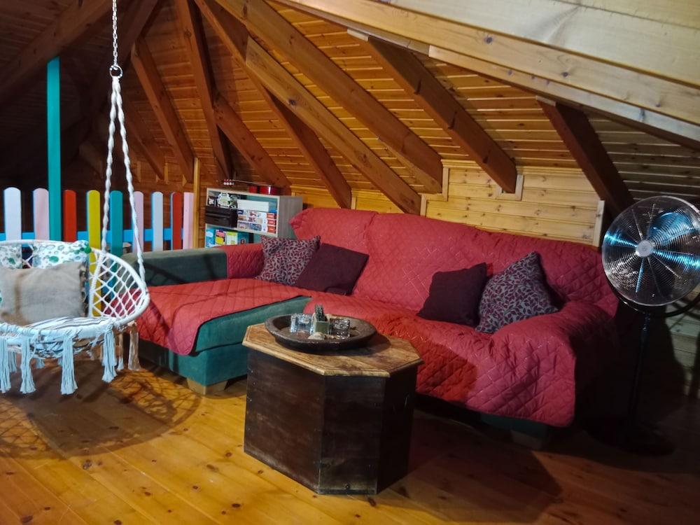 Tsampika s Traditional Stone Cottage in Siana