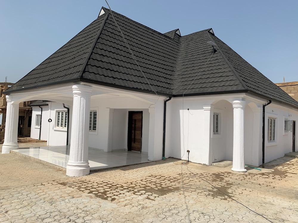 Umbrella Properties Hotel Moniya