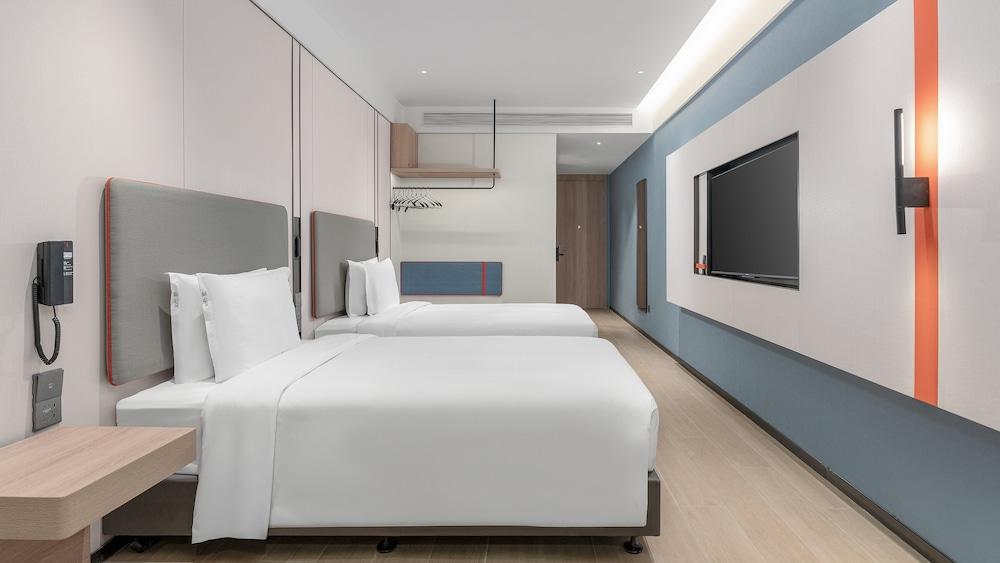 Holiday Inn Express Yangzhou Grand Canal Theatre by IHG