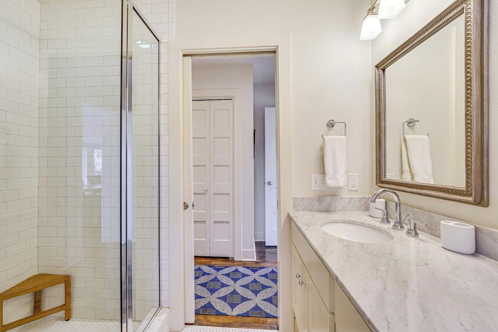 1 Mi to Dtwn Fayetteville: Home w/ Fenced Yard