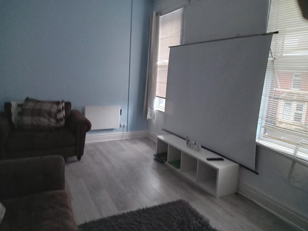 Sunny Seaside Apartment in Blackpool