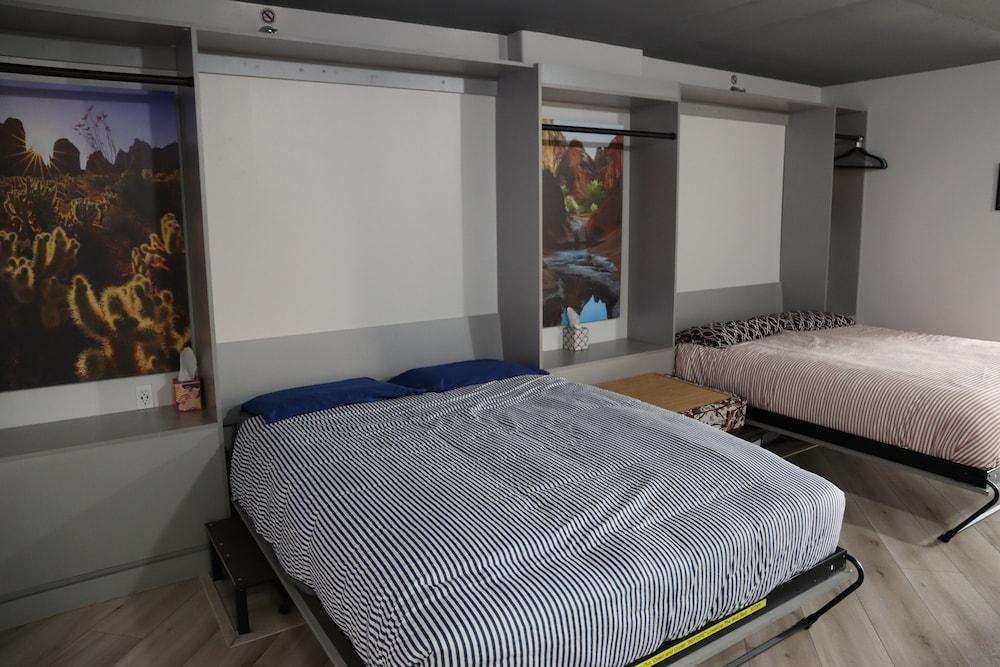 LVStripHouse Condos Sleeps up to 14