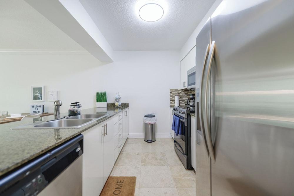 Centric 40thFloor Brickell Condo FREE parking by Palermo Home Miami