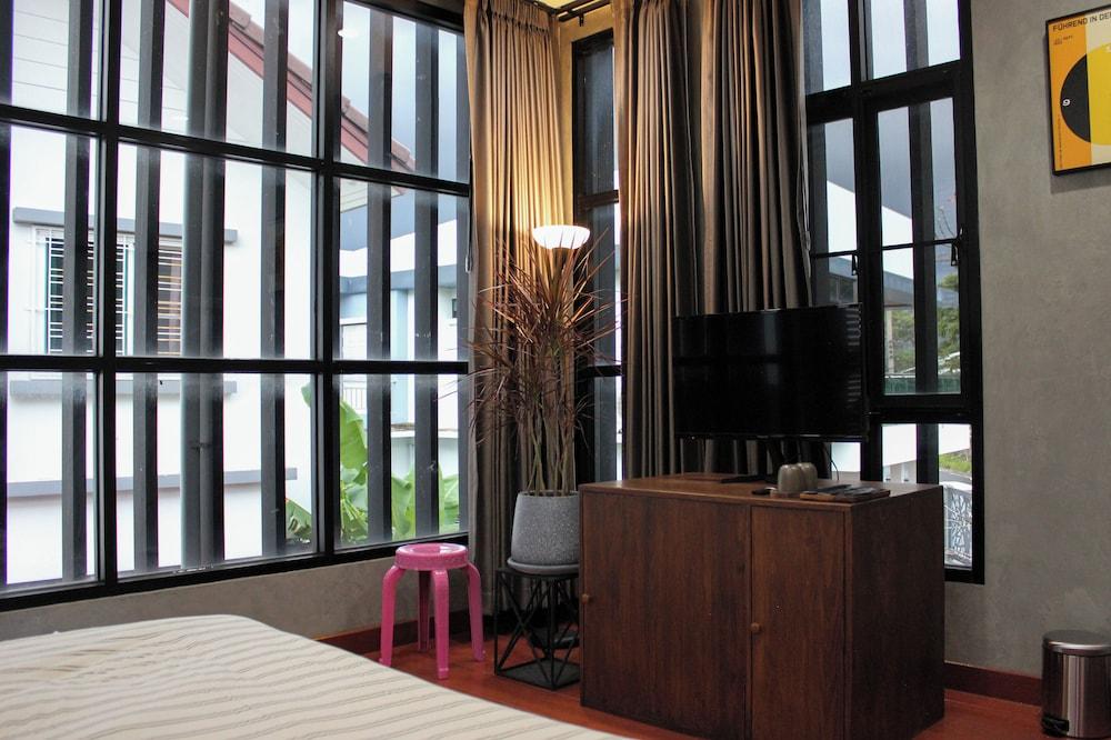 The Melatonin Hostel