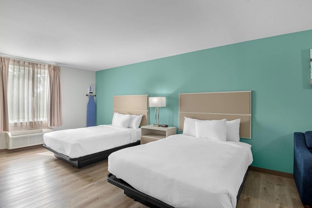 MainStay Suites Chesapeake - Greenbrier