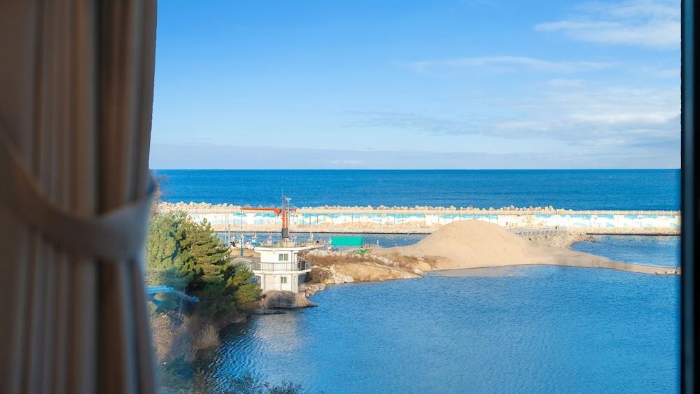 Gangneung Leventia Pool Villa