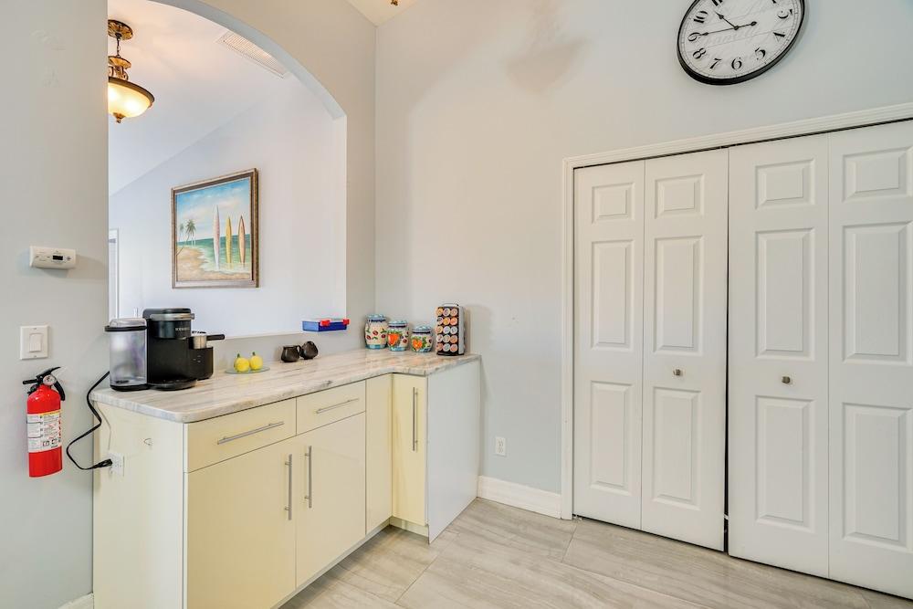 ~ 5 Mi to Beach & Dtwn: Home in Cape Coral!