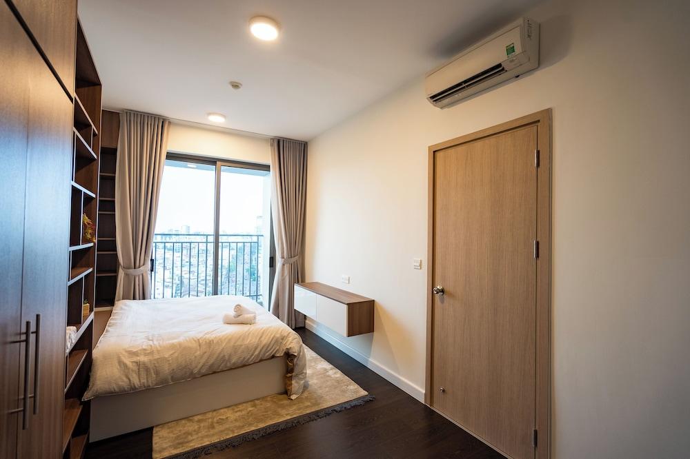 Refined Saigon - Vinhome Central Park