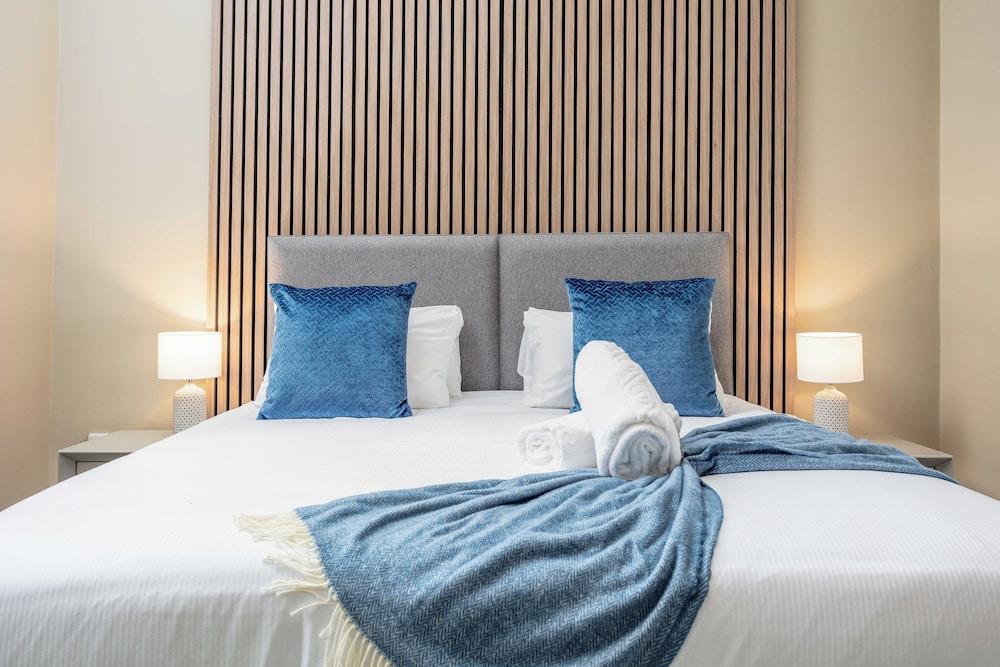 The Oliver - Donnini Apartments