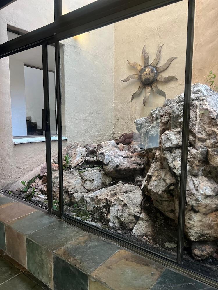 Bryanston Luxurious 4-Bed Villa