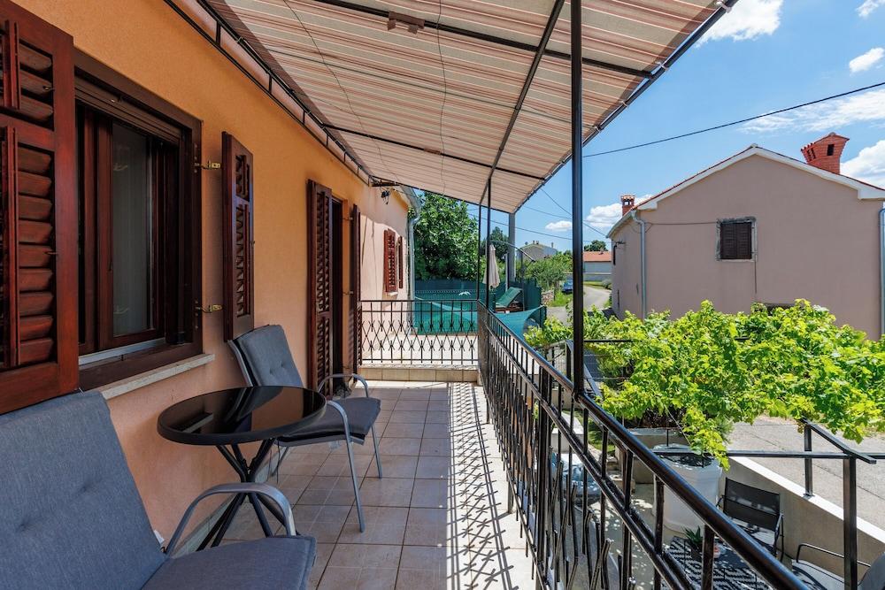 House Papinka With Private Pool & Garden