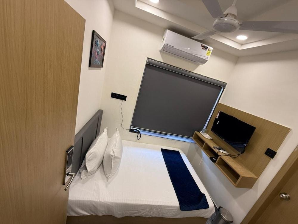 The Sky Comfort Hotel Krisha Dwarka