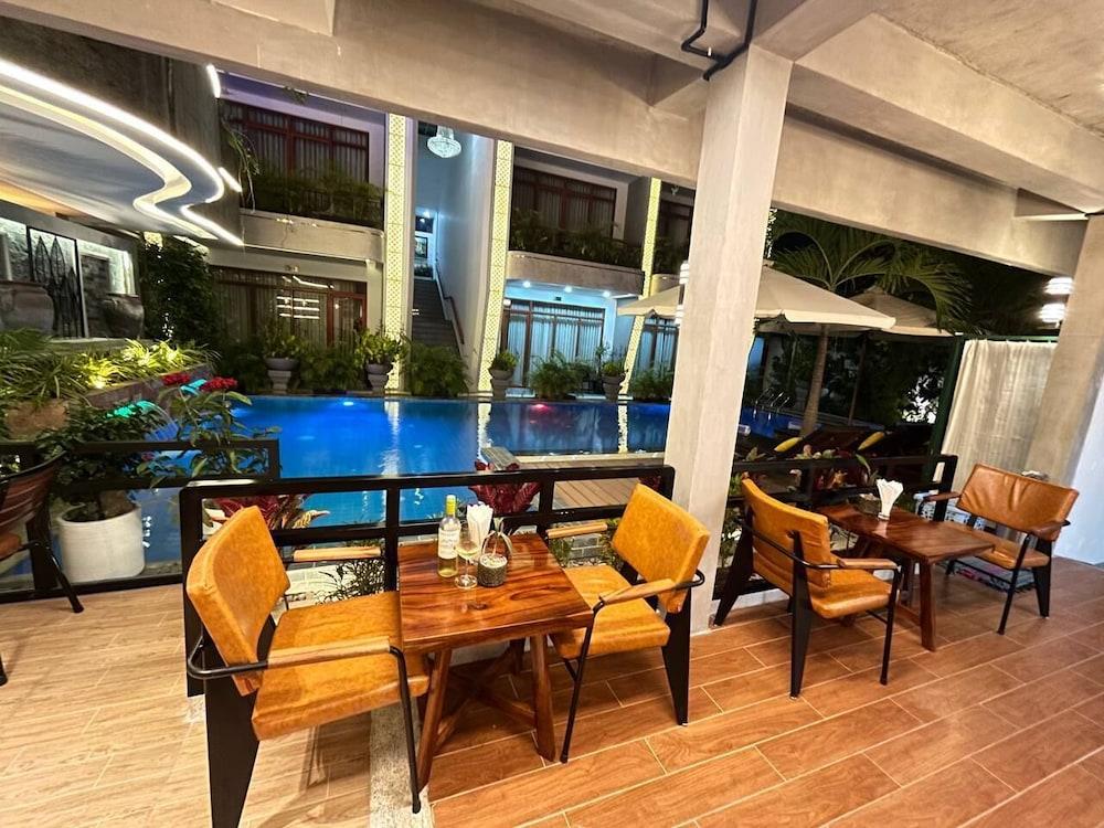 Cambana La Rivière Hotel