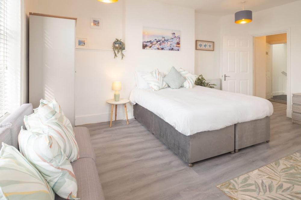 Host Stay Harbour Lights