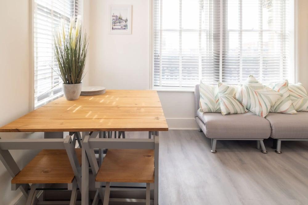 Host Stay Harbour Lights