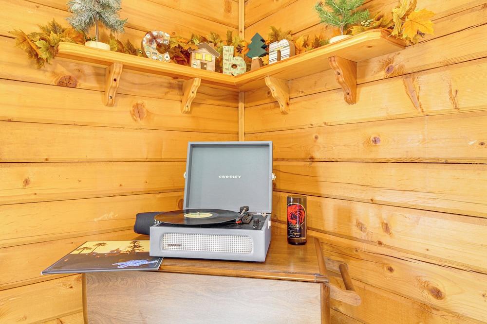 5 Mi to Woodland Lake Park: Cabin in Pinetop!