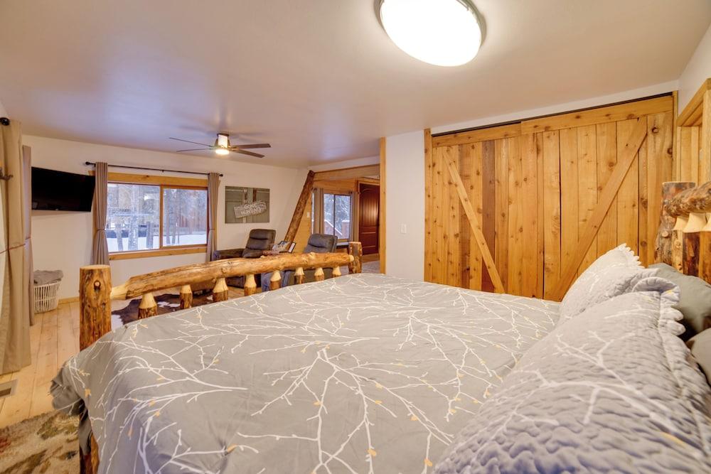 Studio Steps to Kenai River w/ Fire Pit!