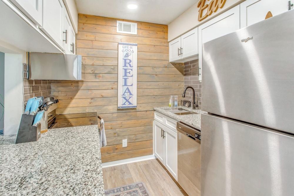 Calabash Condo: Close to Coast & Fishing