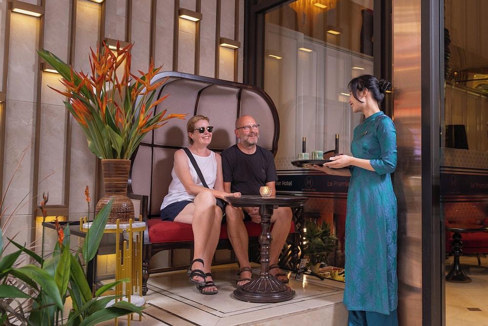 Le Premier Hotel & Rooftop Bar