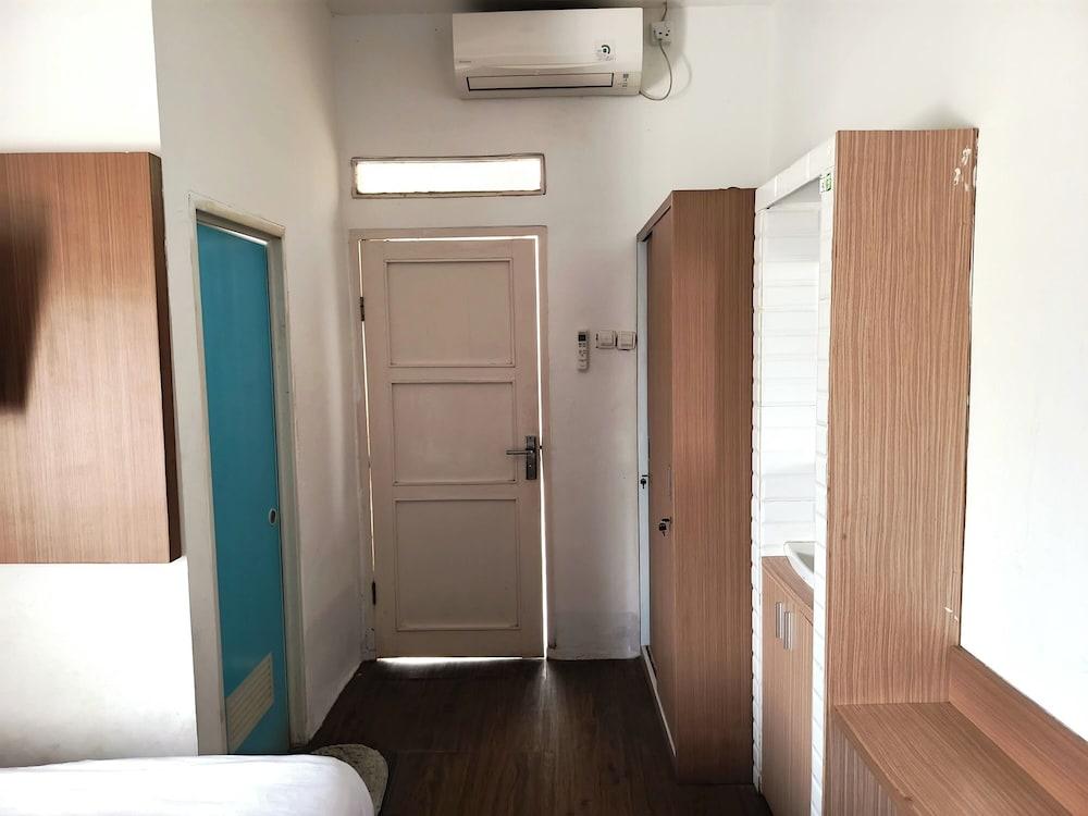 Khanza Costel Syariah