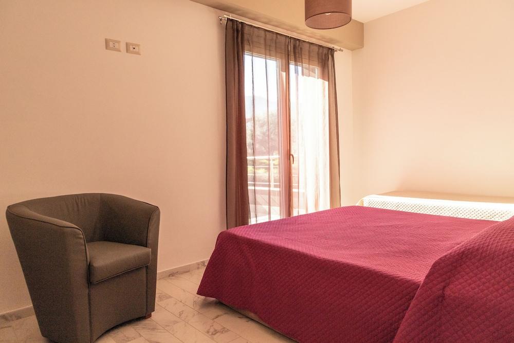 Residence con Piscina e Giardino