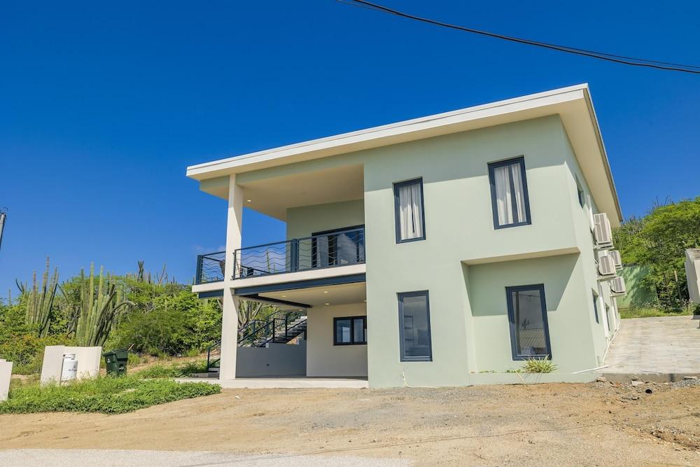 Brand NEW 2br2ba Sunset Ocean Views Balcony