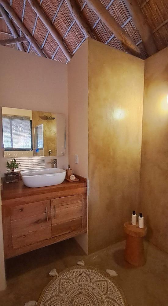 Sunset Villa - Luxury Beachfront Villa with Private Pool by Karula Sand Villas