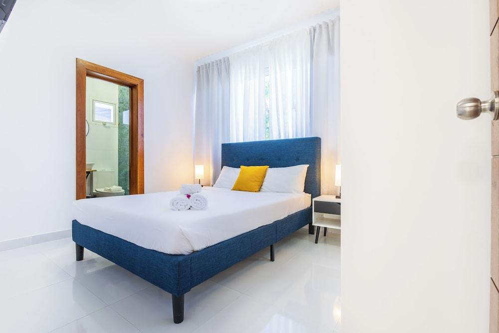 3-BR Villa with Pool & Rooftop Jacuzzi