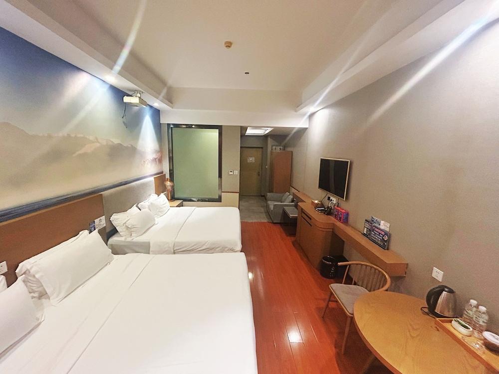 Azure view Elegant Hotel Guangzhou South Railway Station Branch - Free Shuttle Bus to Guangzhou South Railway Station & Free Deliver Service to Canton Fair Complex During Canton Fair Period