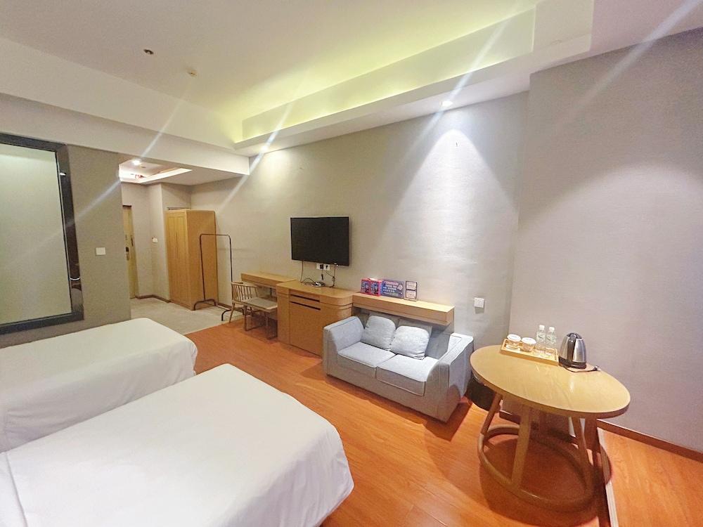 Azure view Elegant Hotel Guangzhou South Railway Station Branch - Free Shuttle Bus to Guangzhou South Railway Station & Free Deliver Service to Canton Fair Complex During Canton Fair Period