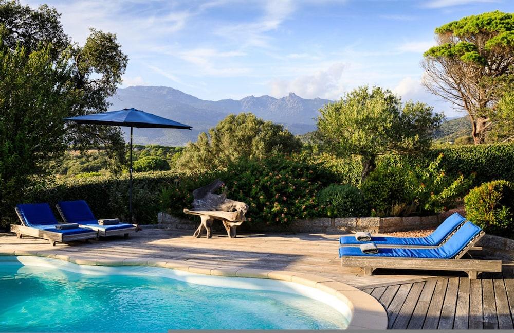 Villa Amelie With 2 Bedrooms and 2 Bathrooms