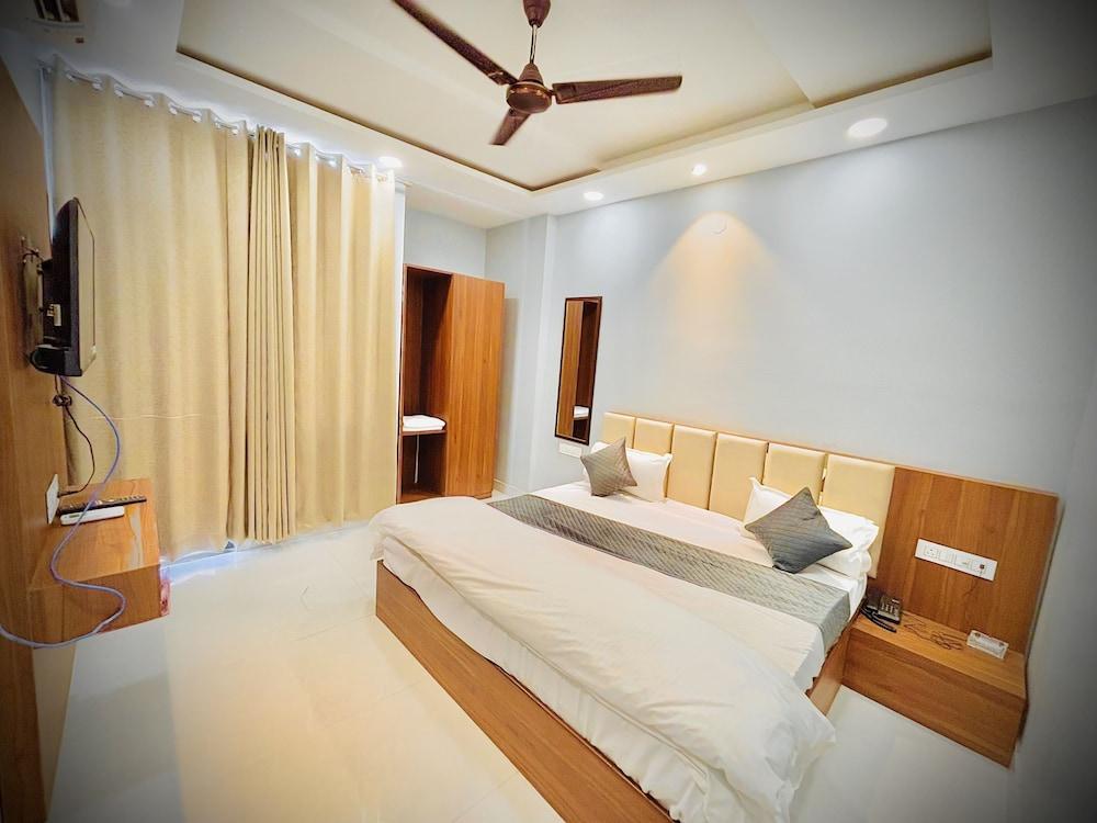 Hotel Grand Aana Inn