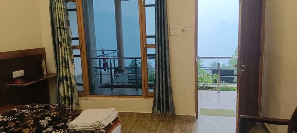 Pine Palace Homestay