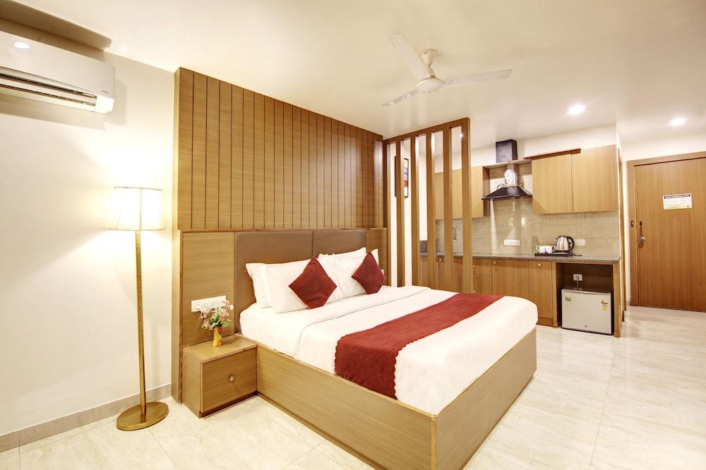 Saltstayz Select – Unitech Cyber Park