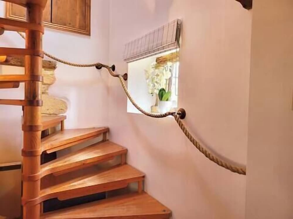 Host Stay Gwenelin Cottage