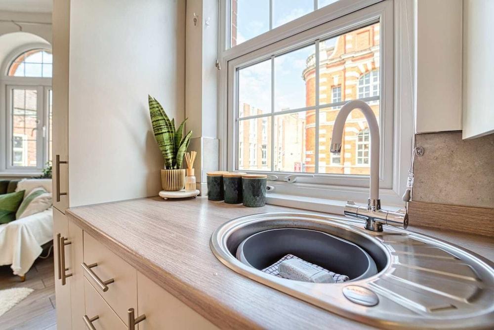 Host Stay Taylor Bennett Apartment