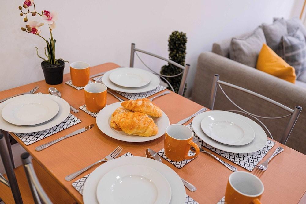 Host Stay Maple Court