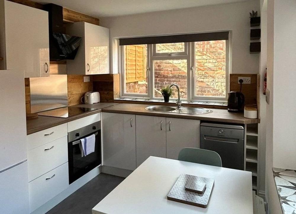 Host Stay Priory Docks Apartment