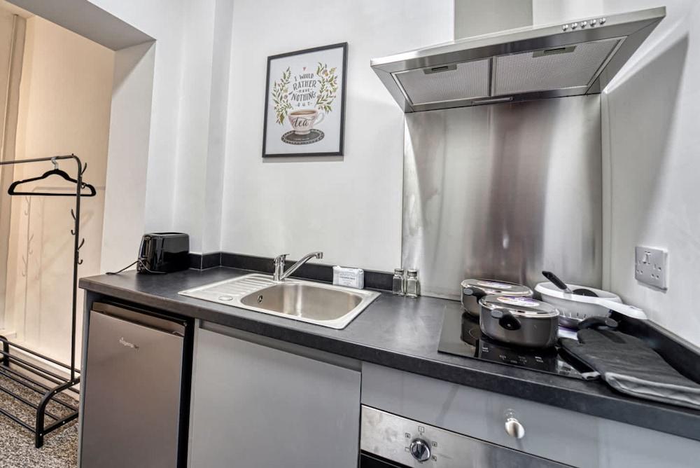 Host Stay Hills Studio