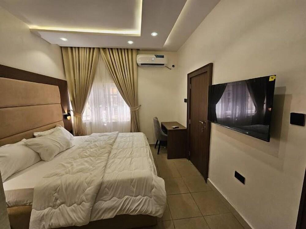 Crownbee Luxury Apartment