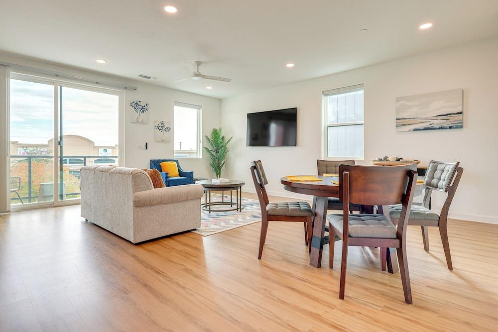 5 Mi to Dtwn: Modern Condo in New Braunfels!