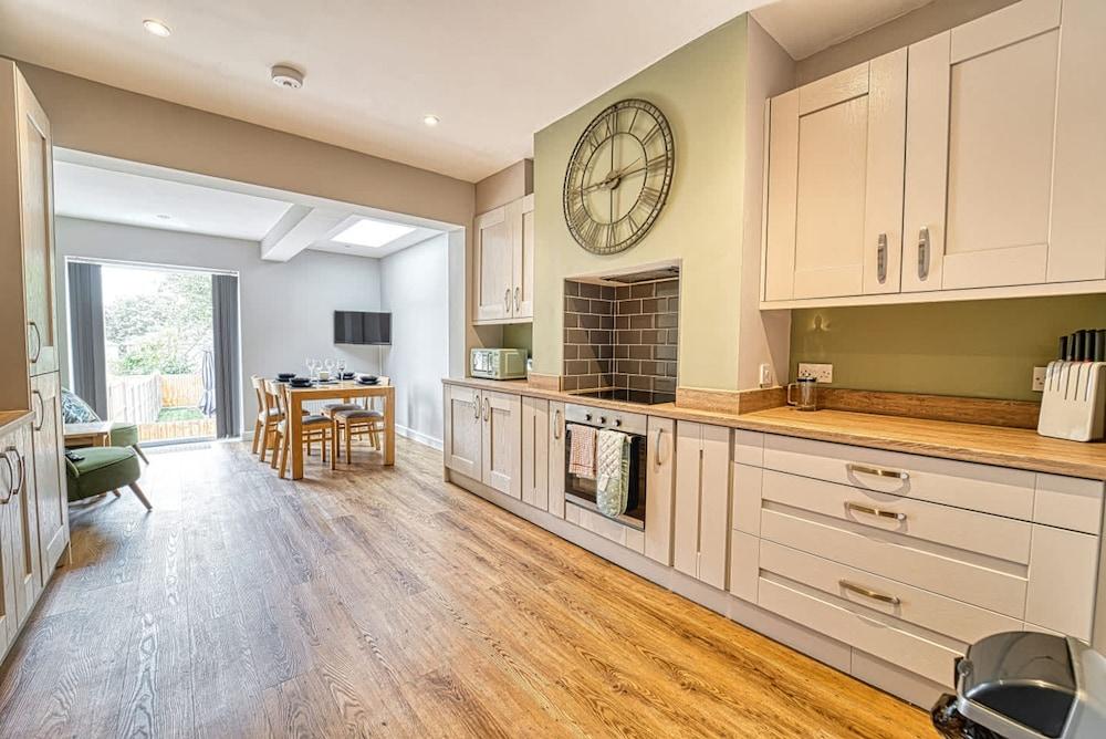 Host Stay Gillam House