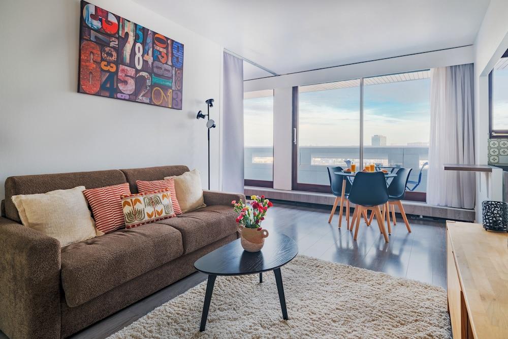 Paris Expo 2 Residence