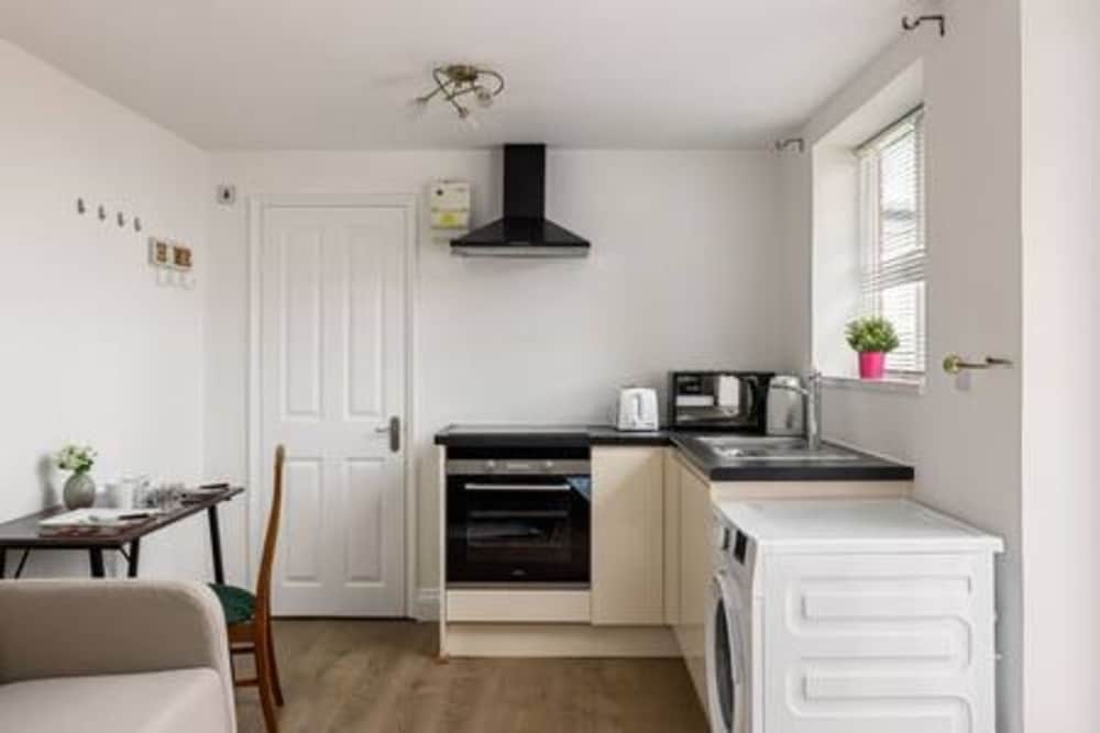 Kingston & Richmond Lux Brand new Studio