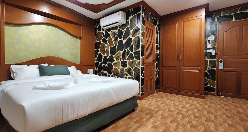 Arya Suites Patong Beach
